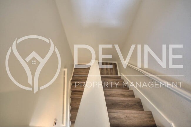 Building Photo - Move-In Ready Home