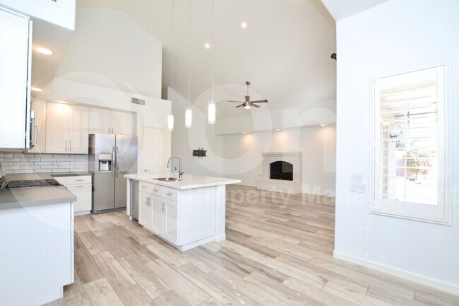 Building Photo - 6629 W Rose Garden Ln