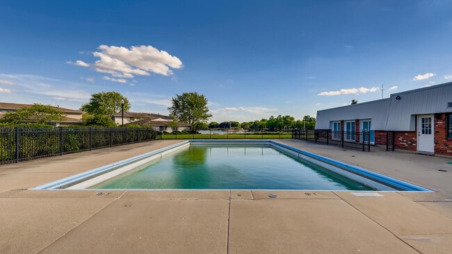 Building Photo - 933 Sagamore Dr