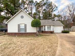 Building Photo - Recently renovated 3 bed and 2 bath home n...