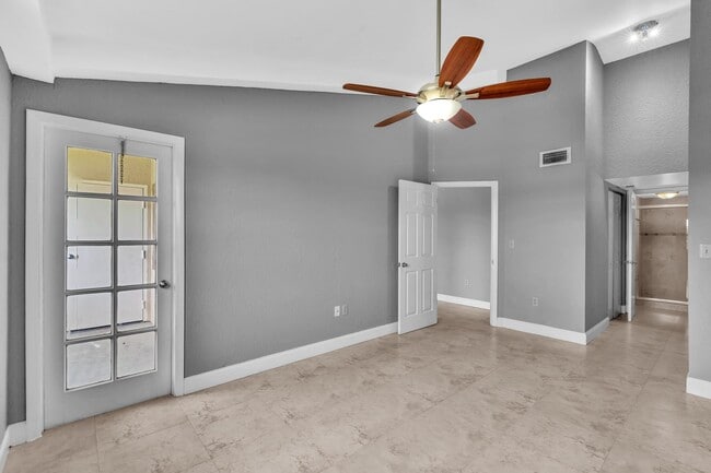 Building Photo - 2841 N Oakland Forest Dr