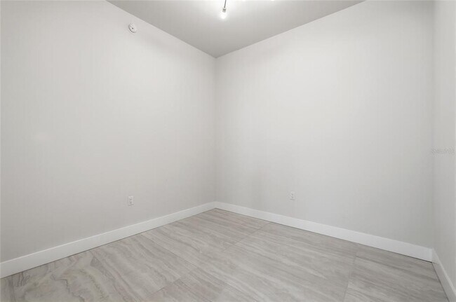 Building Photo - 301 1st St S