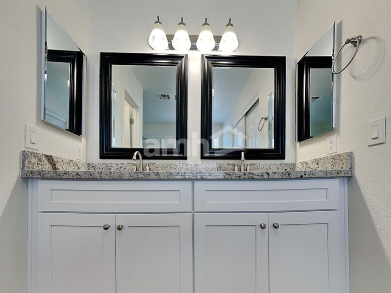 Building Photo - 7901 Rustic Canyon Ct