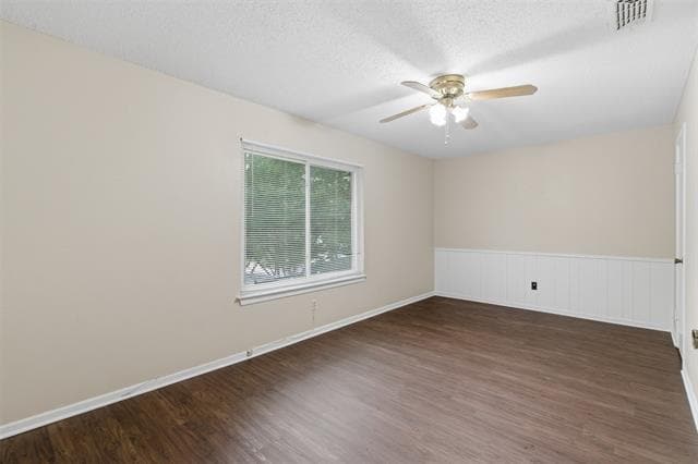 Building Photo - 2113 Fleur De Lis Ct