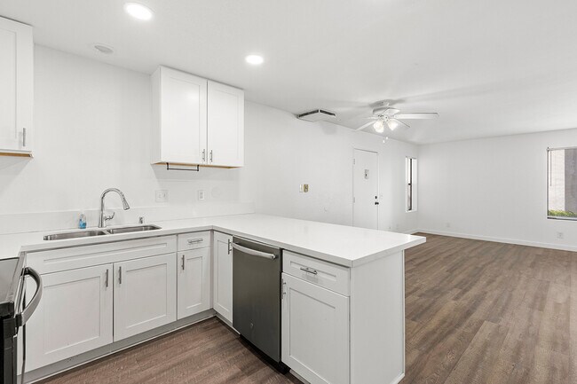 Building Photo - 433 Autumn Dr