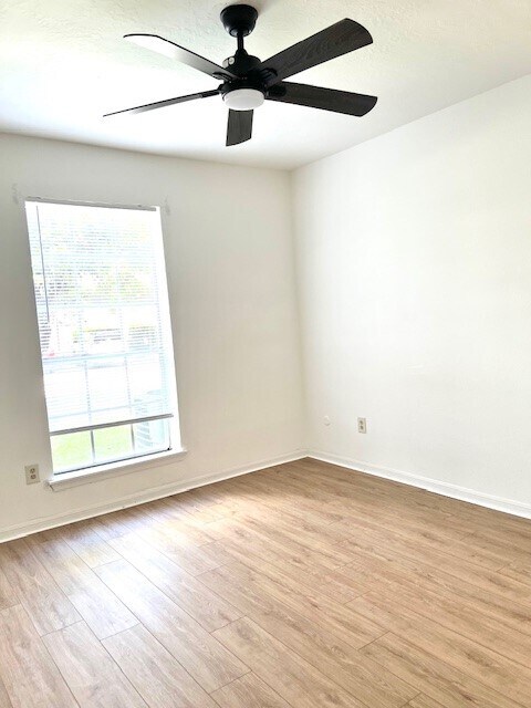 Building Photo - 2120 El Paseo St