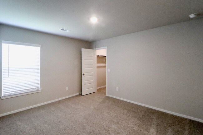 Building Photo - 17327 Ridge Dr