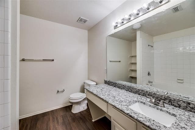 Building Photo - 2946 Midbury Dr