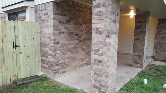 Building Photo - 515 Valley Spring Dr