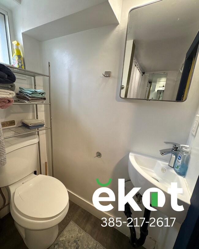 Building Photo - Birtok-500 South-1267