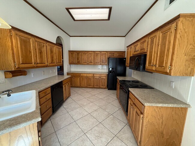 Building Photo - Beautiful 4 Bedroom Home Located in the Zi...