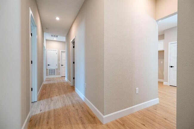 Building Photo - 317 Mandrake St