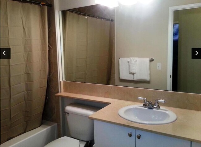 Building Photo - 804 E Windward Way