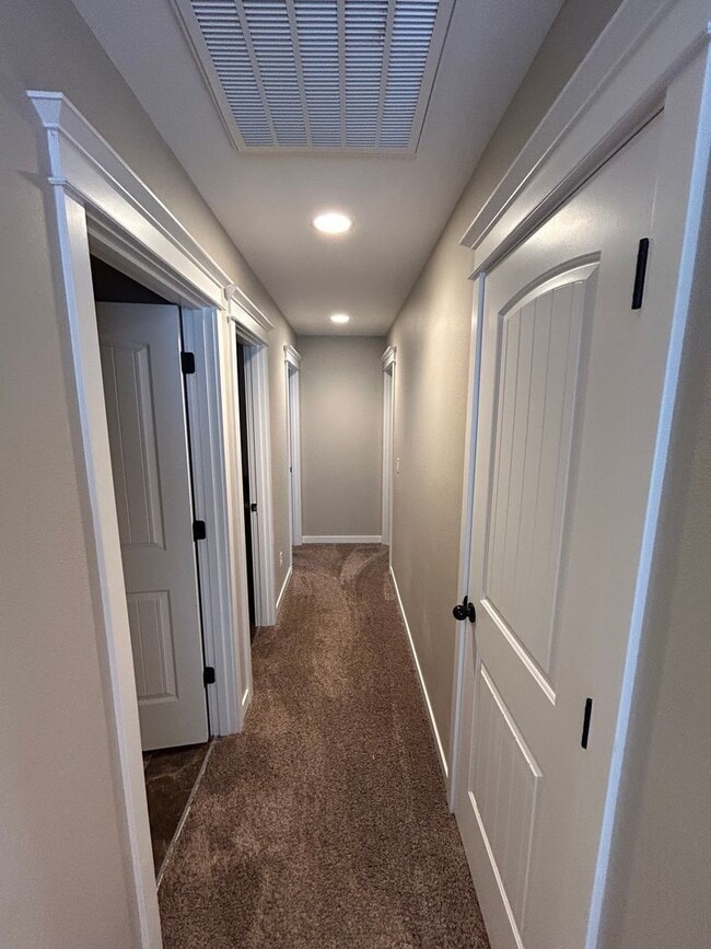 Building Photo - Beautiful 4 Bedroom, 2.5 Bath Home in Newberg- Pet Friendly!