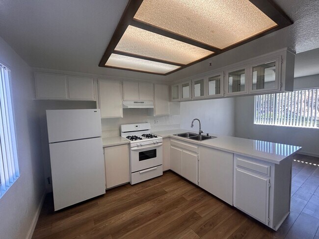 Interior Photo - 5021 (New)
