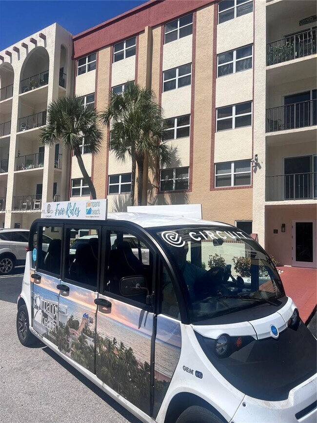 Building Photo - 400 N Riverside Dr