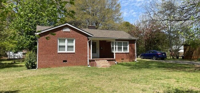 Primary Photo - 2 bedroom 1 bath renovated pet friendly home