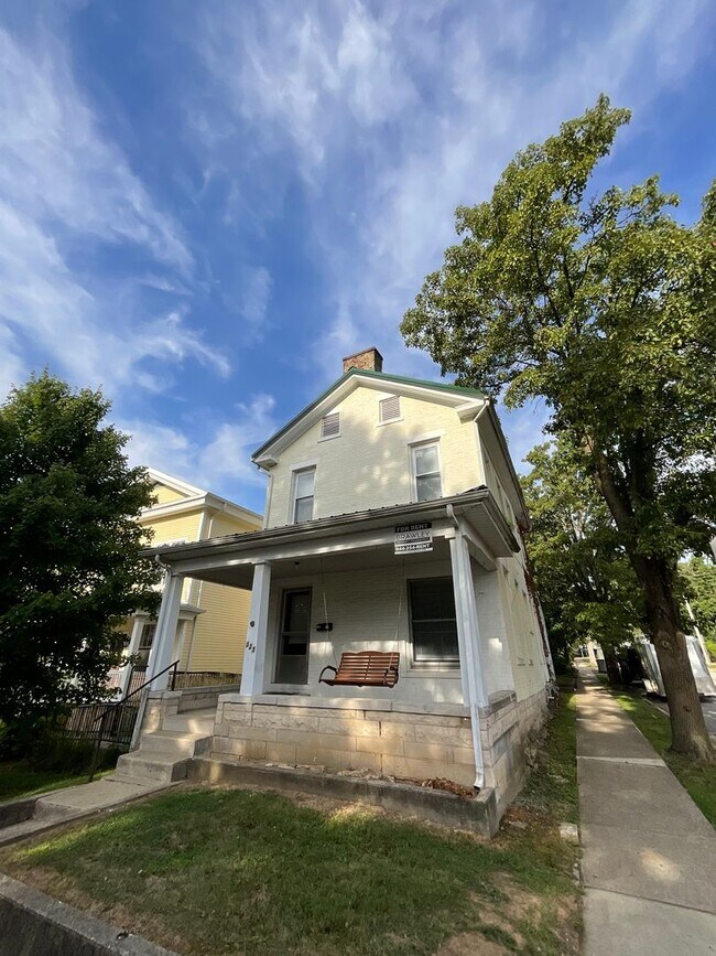 Building Photo - 4 BED HISTORIC BLOOMINGTON HOUSE!! *AVAILABLE AUGUST 2027*