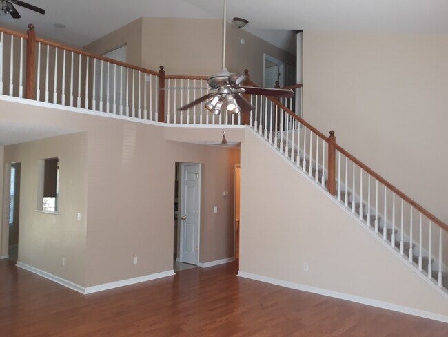 Building Photo - Charming 2 Story Home in Northeast Columbia!