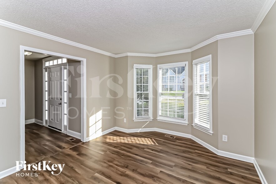 Building Photo - 3727 Lockerbie Ln