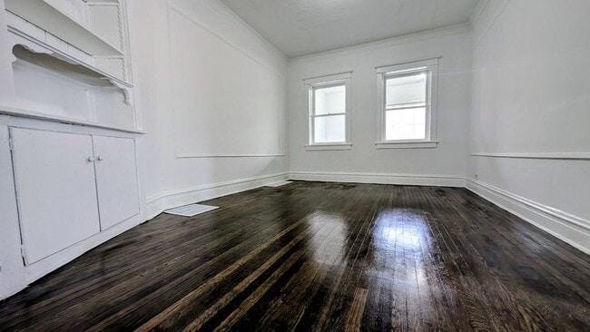Building Photo - Updated 3-Bedroom | 1.5-Bath | Central AC | In-Unit Laundry – $1,800/month