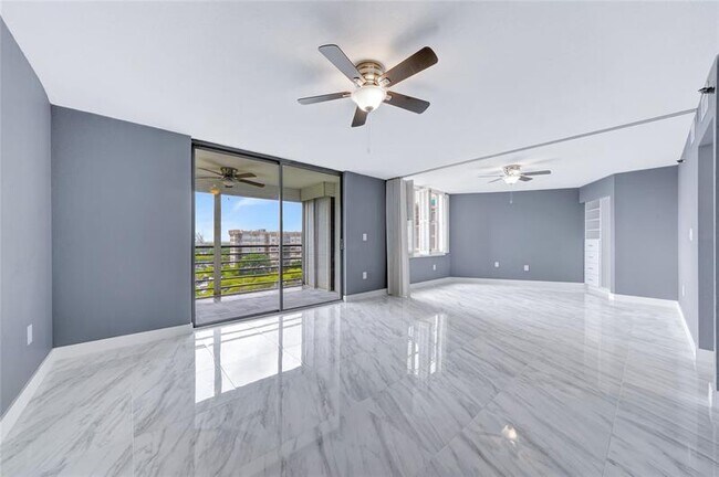 Building Photo - 1100 St Charles Pl