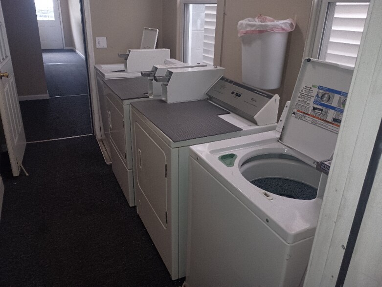 Building Photo - 730 Main St