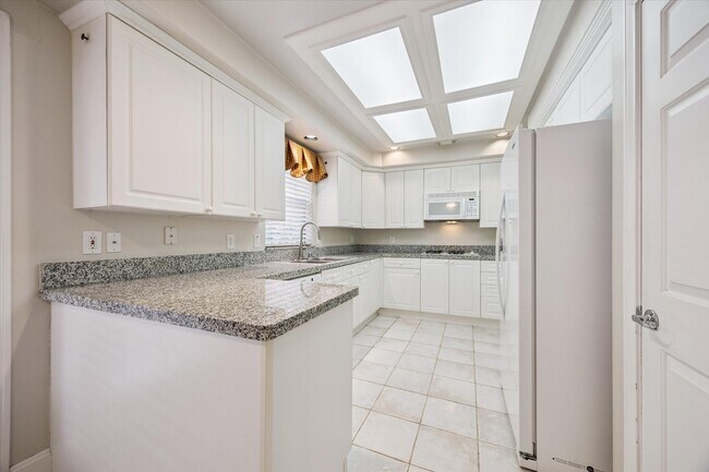 Building Photo - 2422 Dorrington St