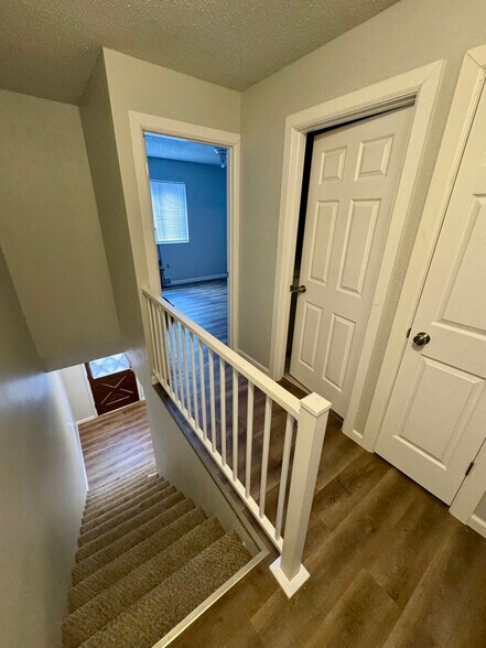 Building Photo - 623 Sycamore Cir