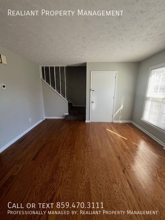 Building Photo - 3-bedroom, 2 full bath duplex in the desir...