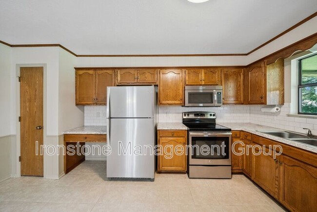 Building Photo - 8405 S Kalanchoe Ave