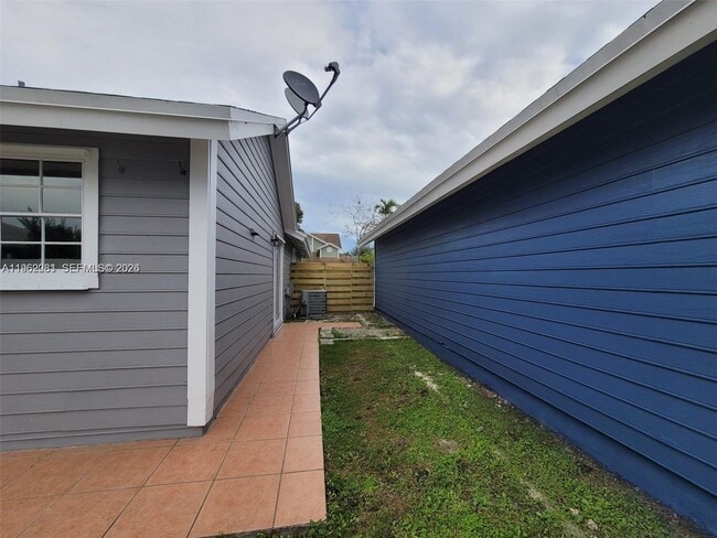 Building Photo - 10304 SW 139th Pl