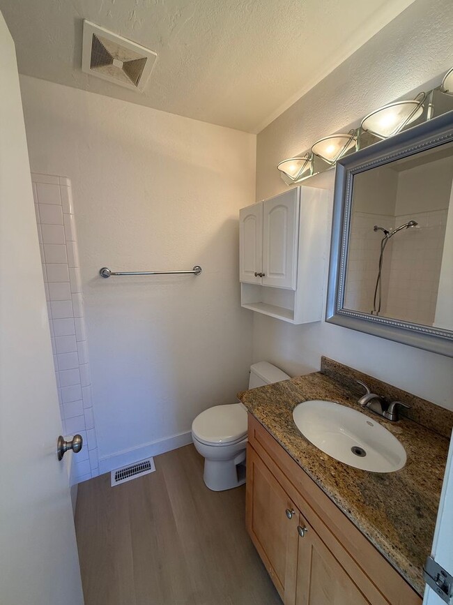 Building Photo - 55-57 Bayo Vista Way