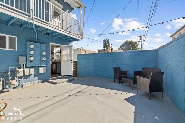 Building Photo - Modern 2Bdm 1Ba Downstairs Unit in North Park!