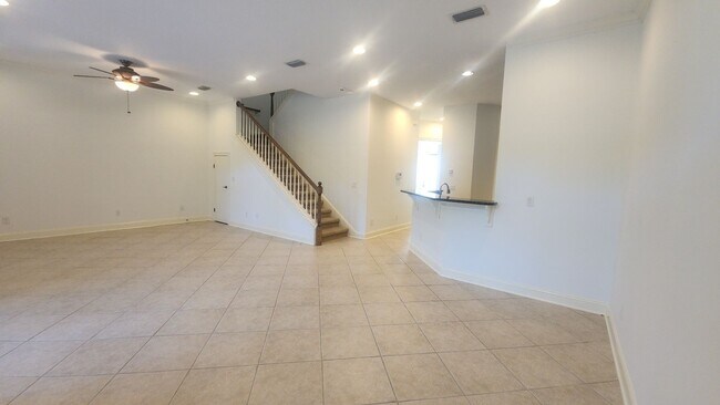Building Photo - Huge 3 Bed 2.5 bath Home in Palencia- Main Bedroom downstairs plus Upstairs Efficiency