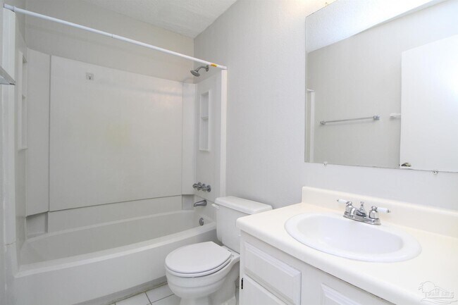 Building Photo - 923 Brookside Pl