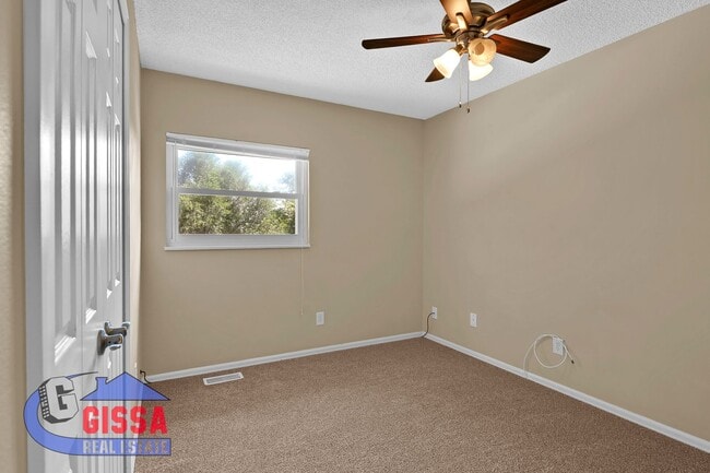 Building Photo - Beautiful home with 3 bedrooms, 2 bathroom...