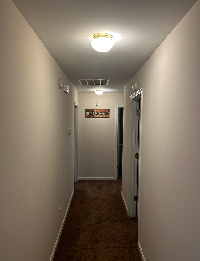 Building Photo - 146 Oak Meadows Dr