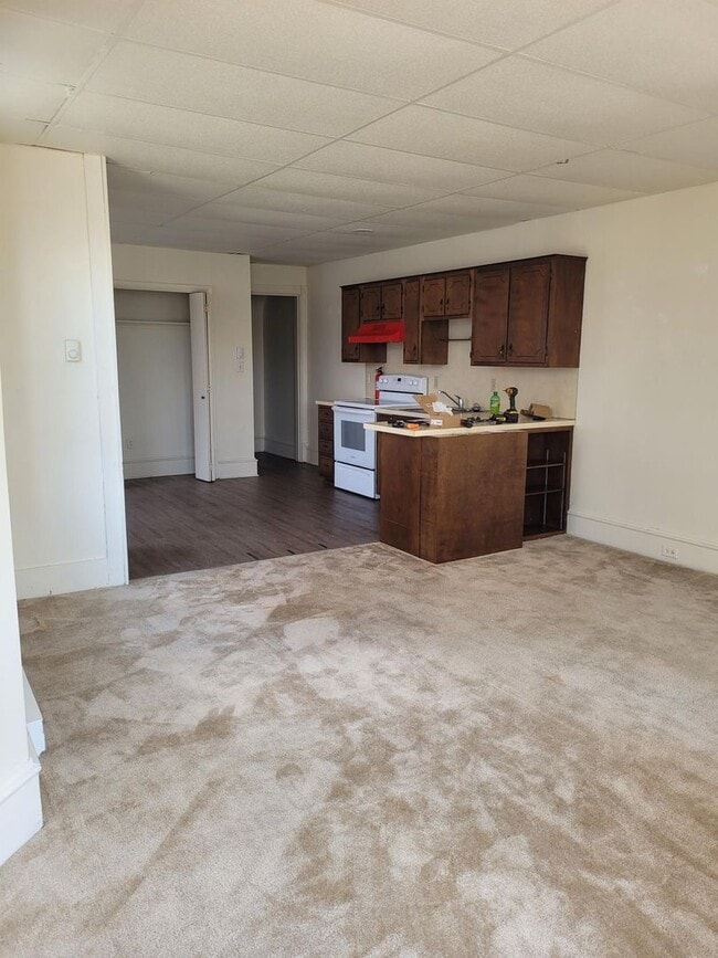 Building Photo - 135 W Main Street