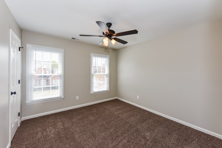 Building Photo - 4340 Cambridge Dr