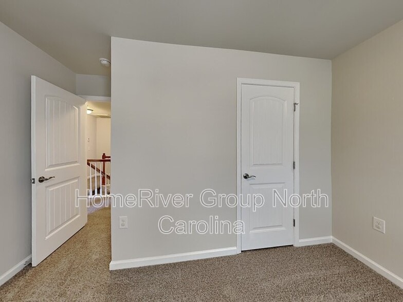 Building Photo - 509 Brier Crossings Loop