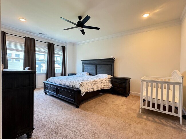 Building Photo - Spacious Luxury 3 Bedroom Townhome for Rent - Great Amenities