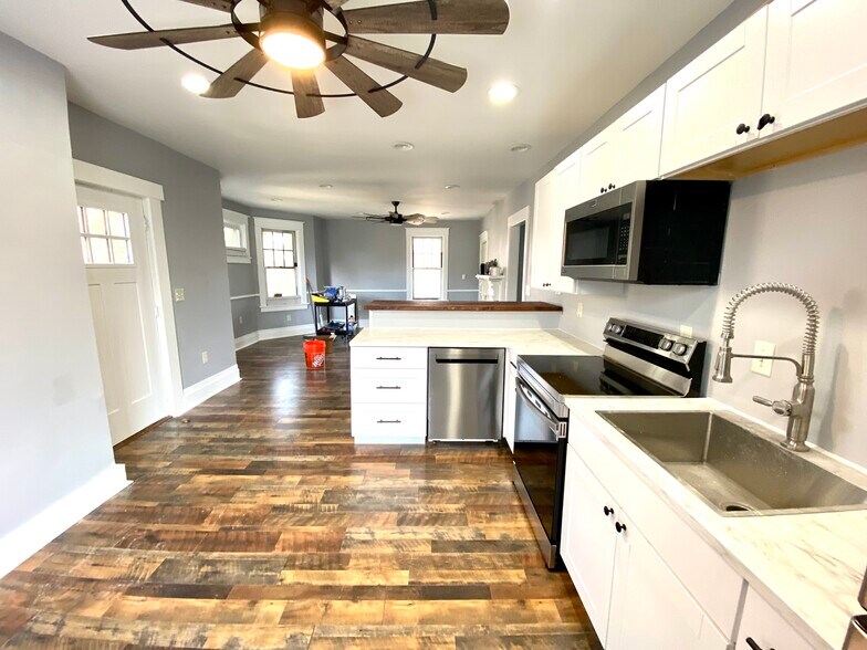 Open kitchen and living room. Apartment B. - 605 Beechwood Ave