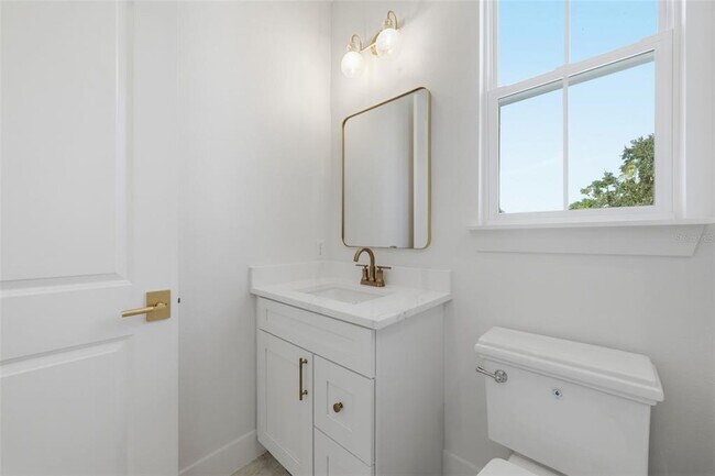Building Photo - 1605 Bryn Mawr St