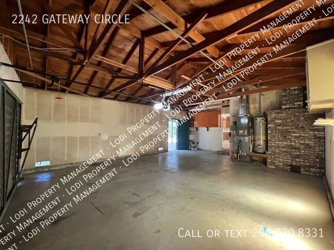 Building Photo - 2242 Gateway Cir