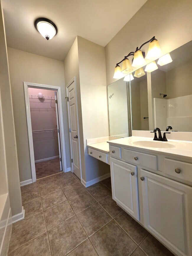 Building Photo - 2 BR Harbor Village Condo