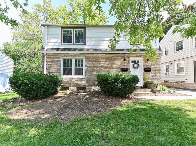 Building Photo - 3636 S 47th St