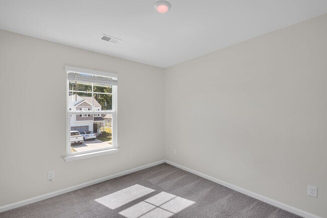 Building Photo - 4 Bedroom 3 Bath Home Located in Shell Pointe at Cobblestone Village in Summerville!