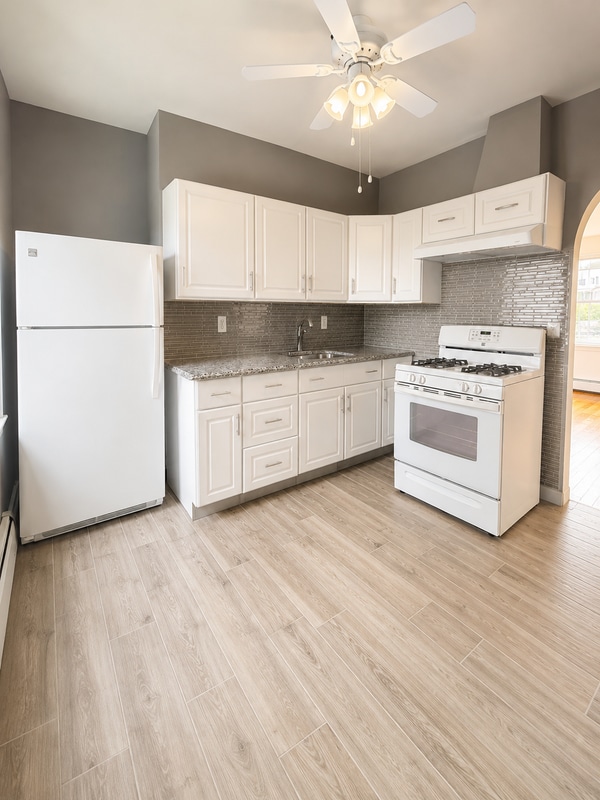 Building Photo - 471-473 Division Street, #2