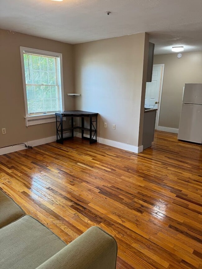 Building Photo - Portsmouth 1 bedroom